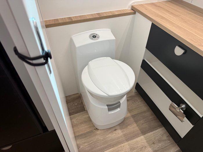 2026 Traveller Destination Track 15 Ensuite My26