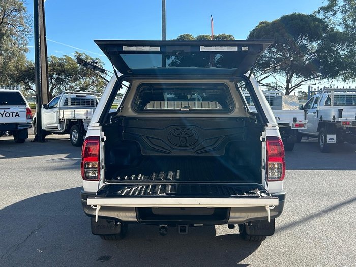 2022 Toyota Hilux SR