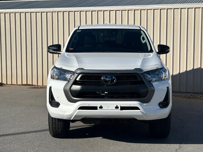 2022 Toyota Hilux SR