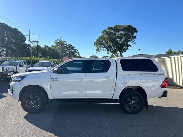 2022 Toyota Hilux SR