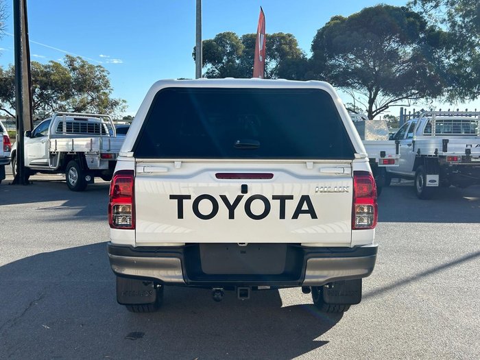 2022 Toyota Hilux SR