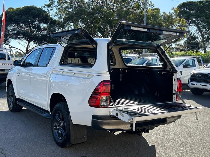 2022 Toyota Hilux SR