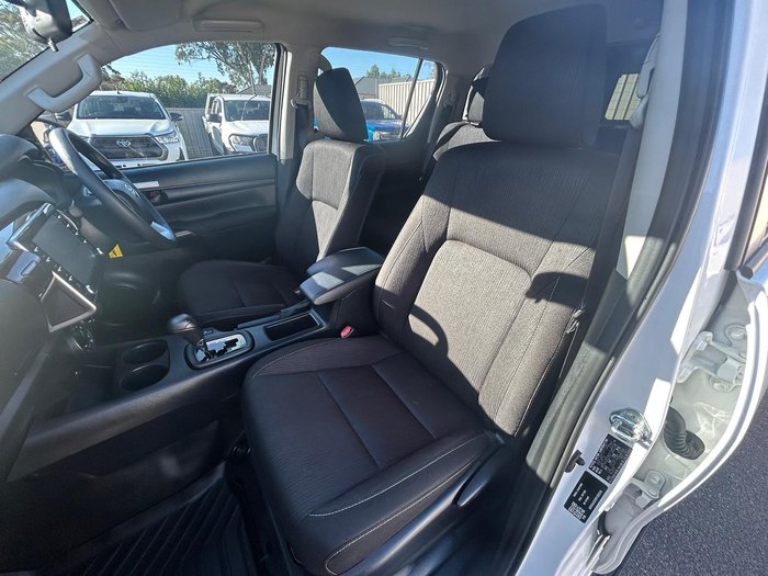 2022 Toyota Hilux SR