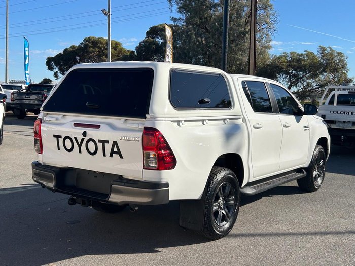 2022 Toyota Hilux SR