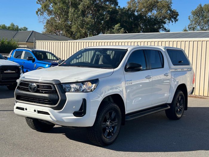 2022 Toyota Hilux SR