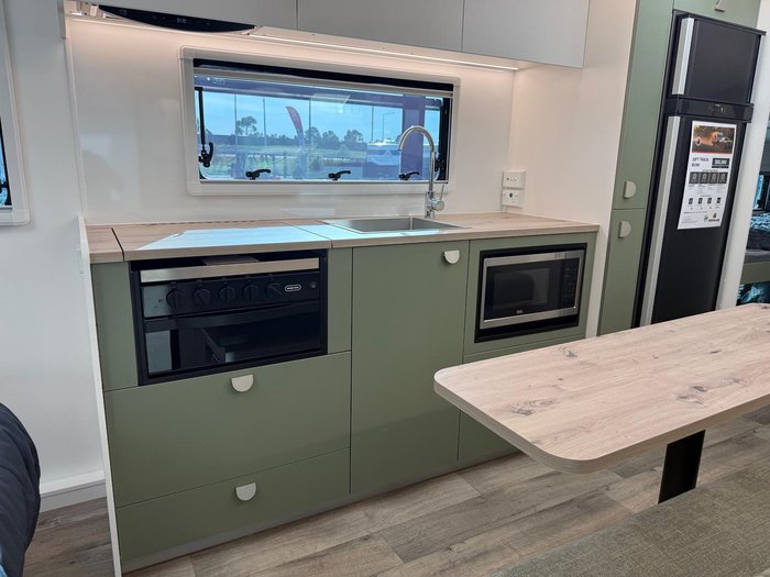 2026 Traveller Destination Track 20 Bunks My26