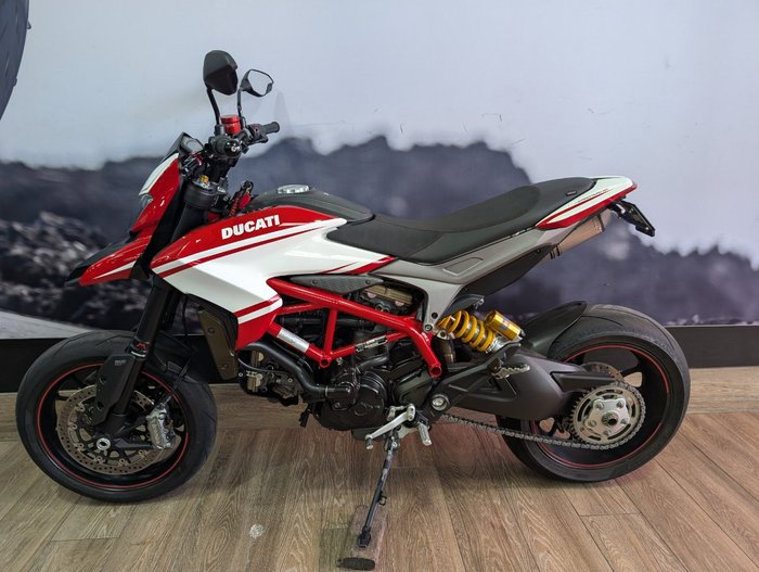 2015 DUCATI HYPERMOTARD 821 SP RED