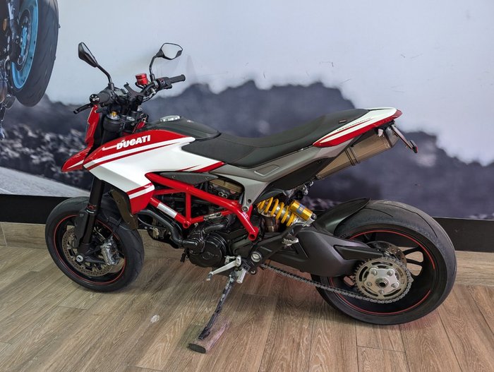 2015 DUCATI HYPERMOTARD 821 SP RED