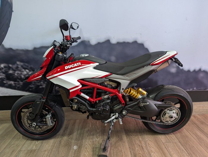 2015 DUCATI HYPERMOTARD 821 SP RED