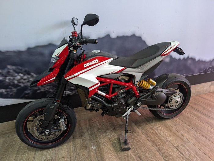 2015 DUCATI HYPERMOTARD 821 SP RED