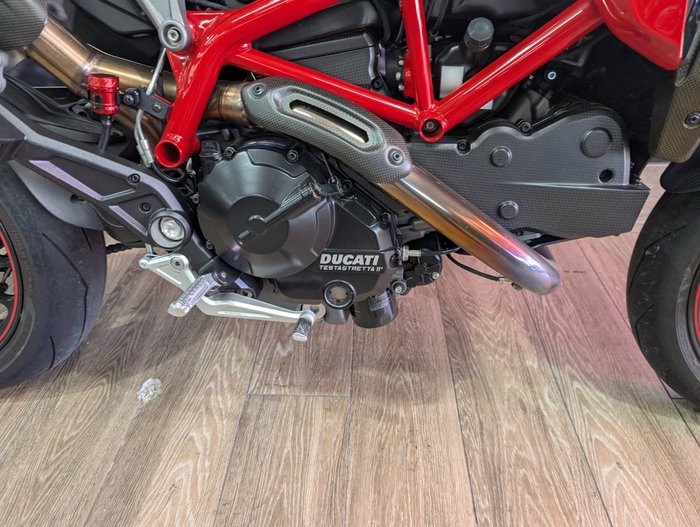 2015 DUCATI HYPERMOTARD 821 SP RED