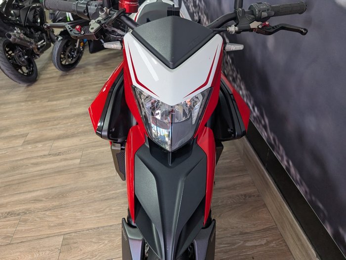 2015 DUCATI HYPERMOTARD 821 SP RED