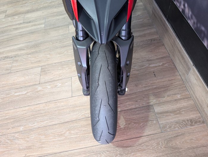 2015 DUCATI HYPERMOTARD 821 SP RED