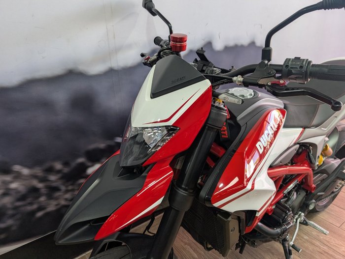 2015 DUCATI HYPERMOTARD 821 SP RED