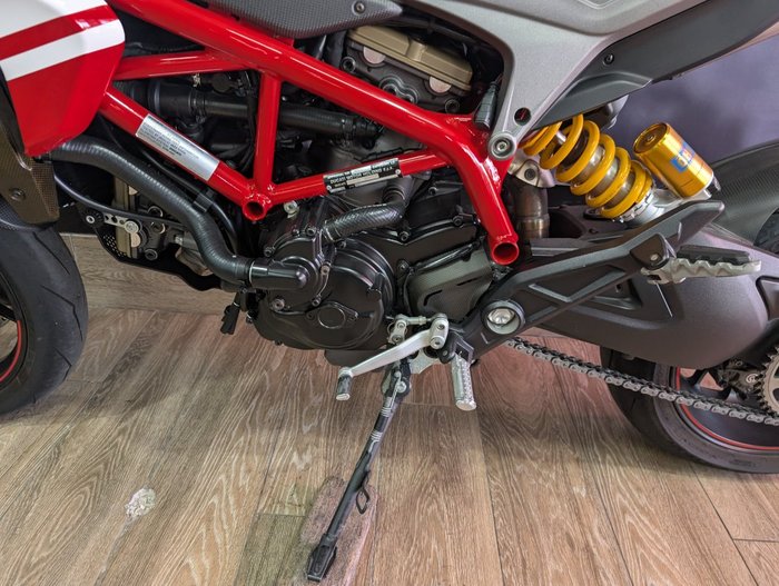 2015 DUCATI HYPERMOTARD 821 SP RED