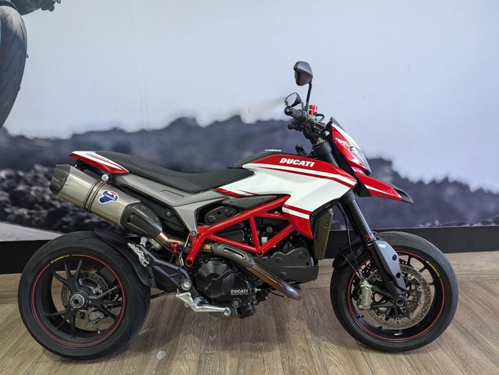2015 DUCATI HYPERMOTARD 821 SP RED