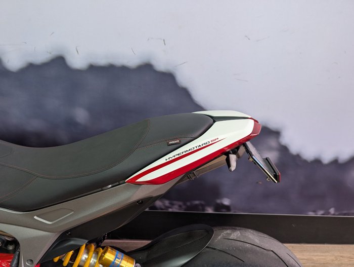 2015 DUCATI HYPERMOTARD 821 SP RED