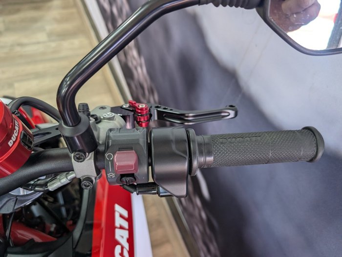 2015 DUCATI HYPERMOTARD 821 SP RED