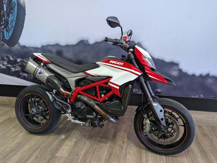 2015 DUCATI HYPERMOTARD 821 SP RED