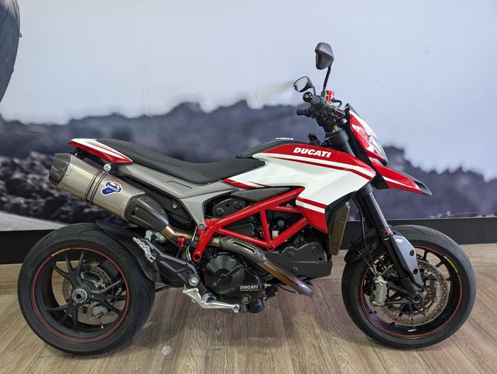 2015 DUCATI HYPERMOTARD 821 SP RED