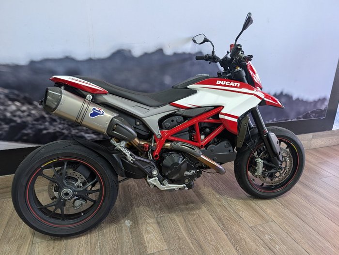 2015 DUCATI HYPERMOTARD 821 SP RED