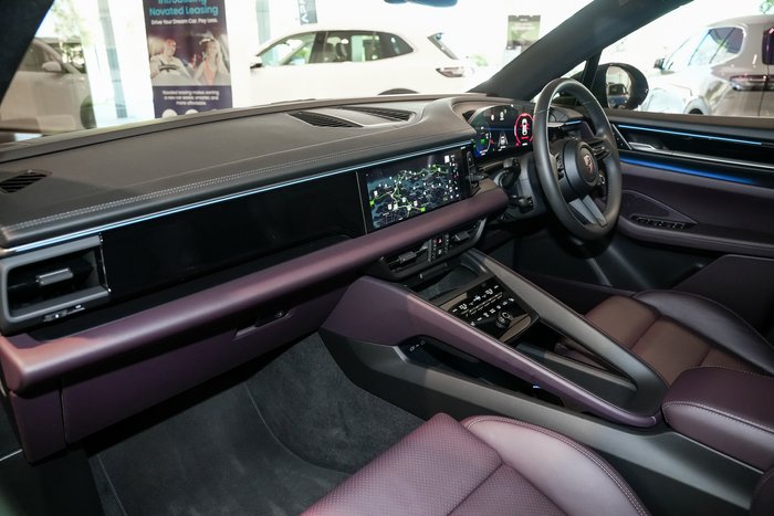 2025 Porsche Macan 4