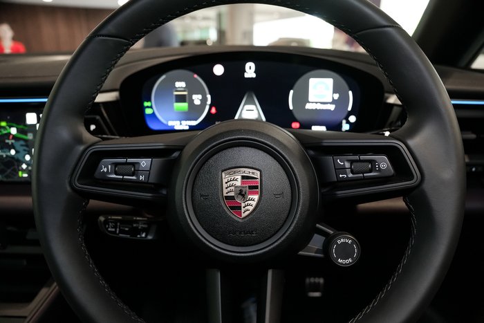 2025 Porsche Macan 4