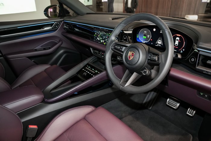 2025 Porsche Macan 4