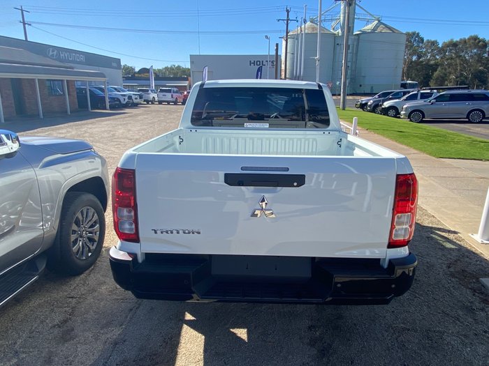 2026 MITSUBISHI Triton GLX+