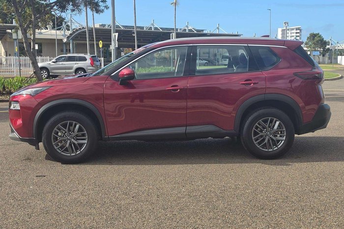 2025 Nissan X-TRAIL ST