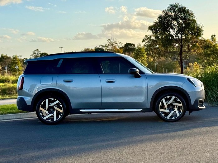 2024 MINI Countryman S Favoured