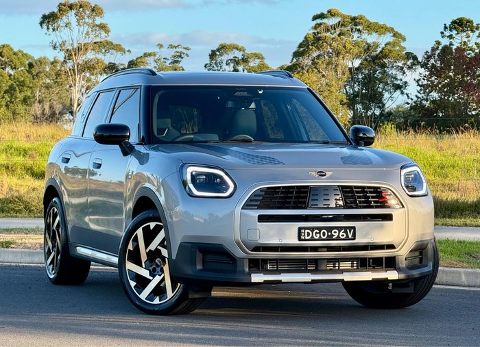 2024 MINI Countryman S Favoured
