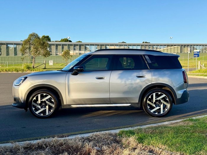 2024 MINI Countryman S Favoured