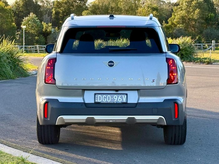 2024 MINI Countryman S Favoured