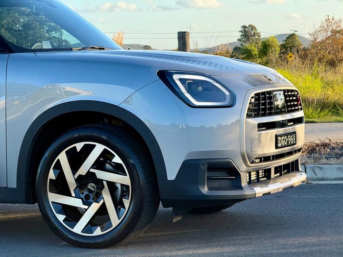 2024 MINI Countryman S Favoured