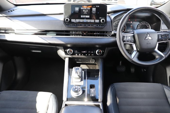 2023 Mitsubishi Outlander LS Black Edition