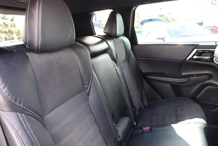 2023 Mitsubishi Outlander LS Black Edition