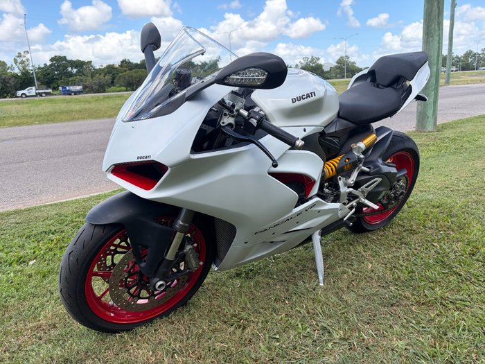 2023 DUCATI PANIGALE V2 White