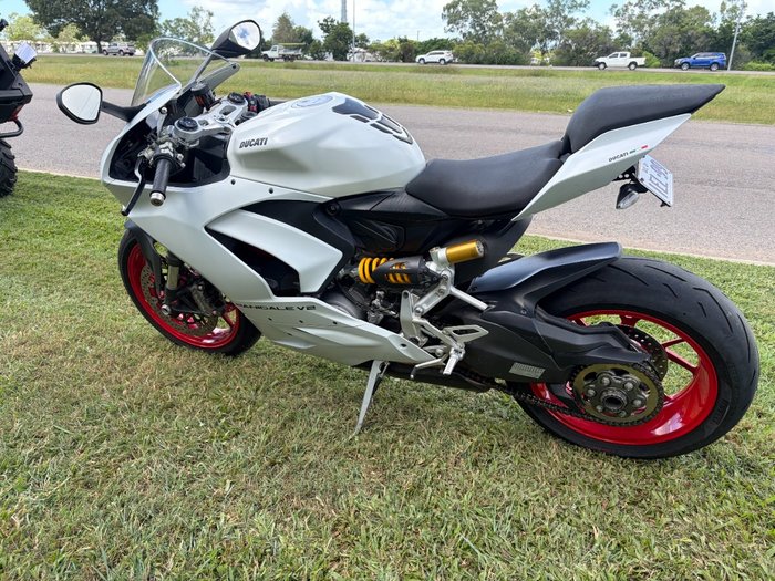 2023 DUCATI PANIGALE V2 White