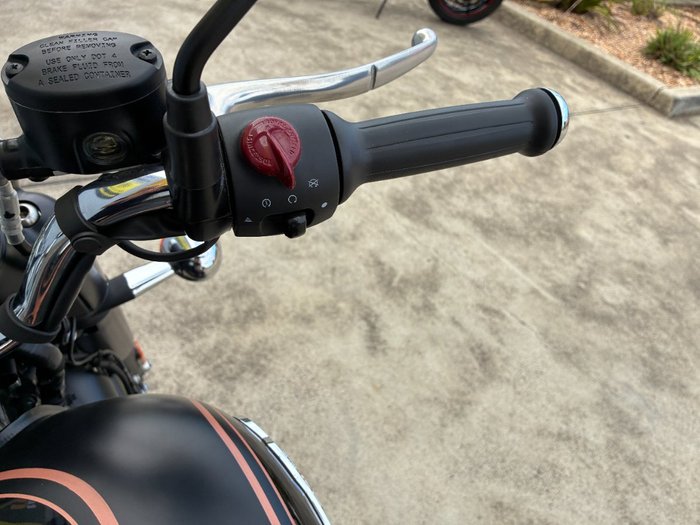 2025 Royal Enfield 2025 Royal Enfield 350CC BULLET 350 ROAD Black Gold