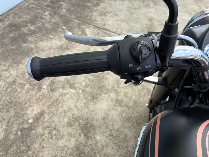 2025 Royal Enfield 2025 Royal Enfield 350CC BULLET 350 ROAD Black Gold