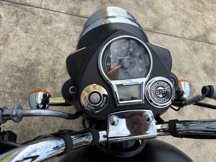 2025 Royal Enfield 2025 Royal Enfield 350CC BULLET 350 ROAD Black Gold