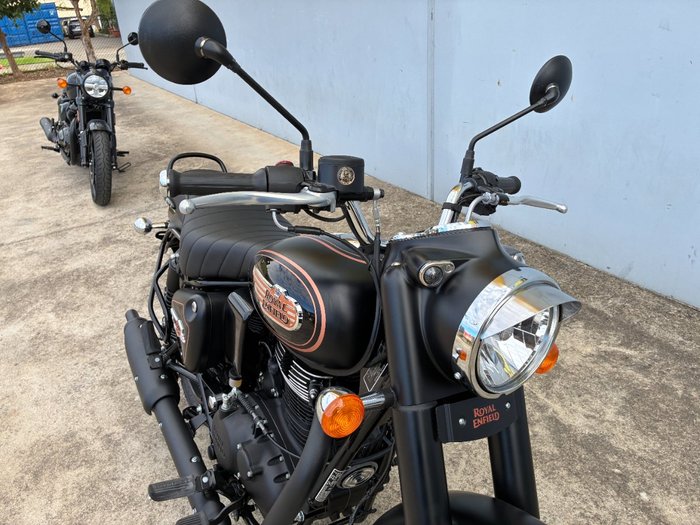 2025 Royal Enfield 2025 Royal Enfield 350CC BULLET 350 ROAD Black Gold