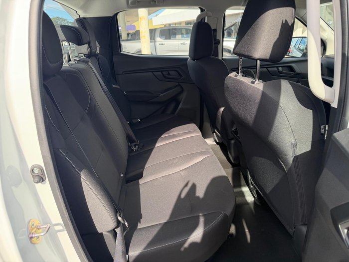 2025 Isuzu D-MAX SX MY24 4X4 Dual Range Mineral White