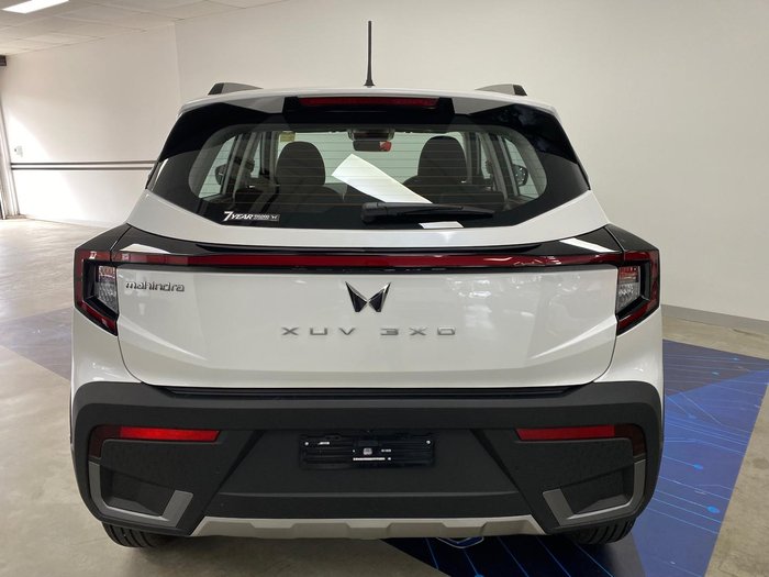 2025 Mahindra XUV3XO AX5L