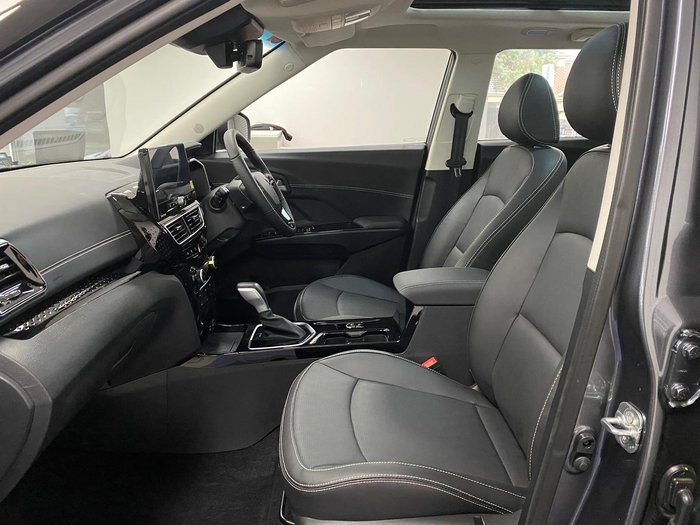 2025 Mahindra XUV3XO AX7L