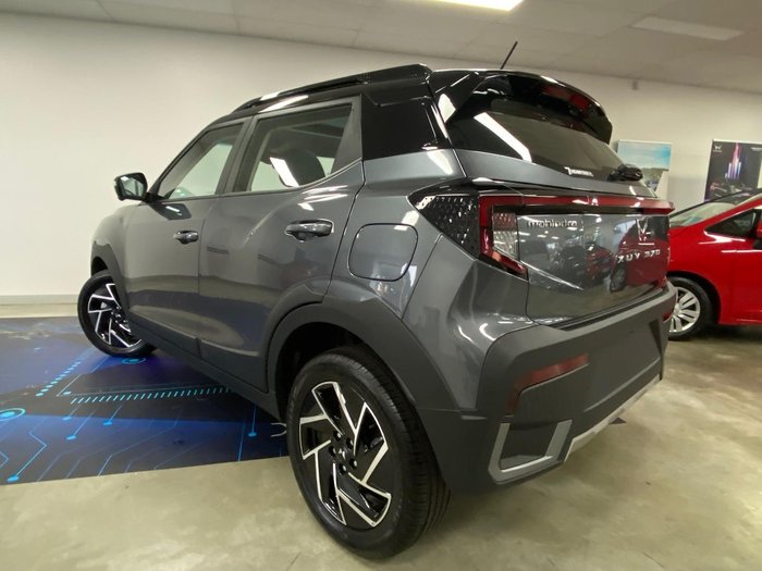 2025 Mahindra XUV3XO AX7L