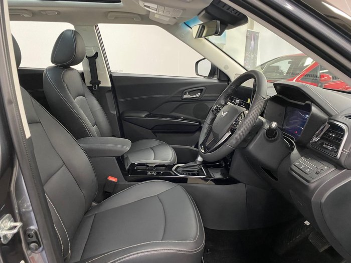 2025 Mahindra XUV3XO AX7L