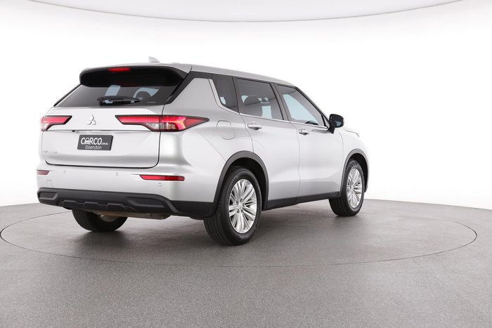 2023 Mitsubishi Outlander ES