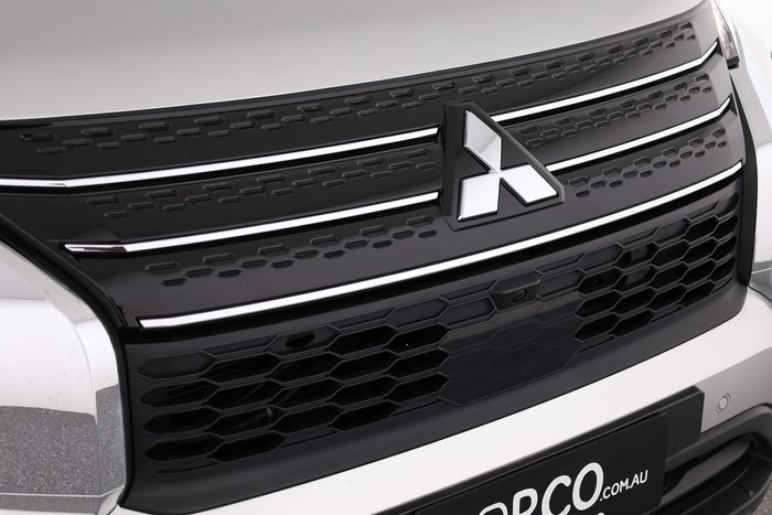 2023 Mitsubishi Outlander ES